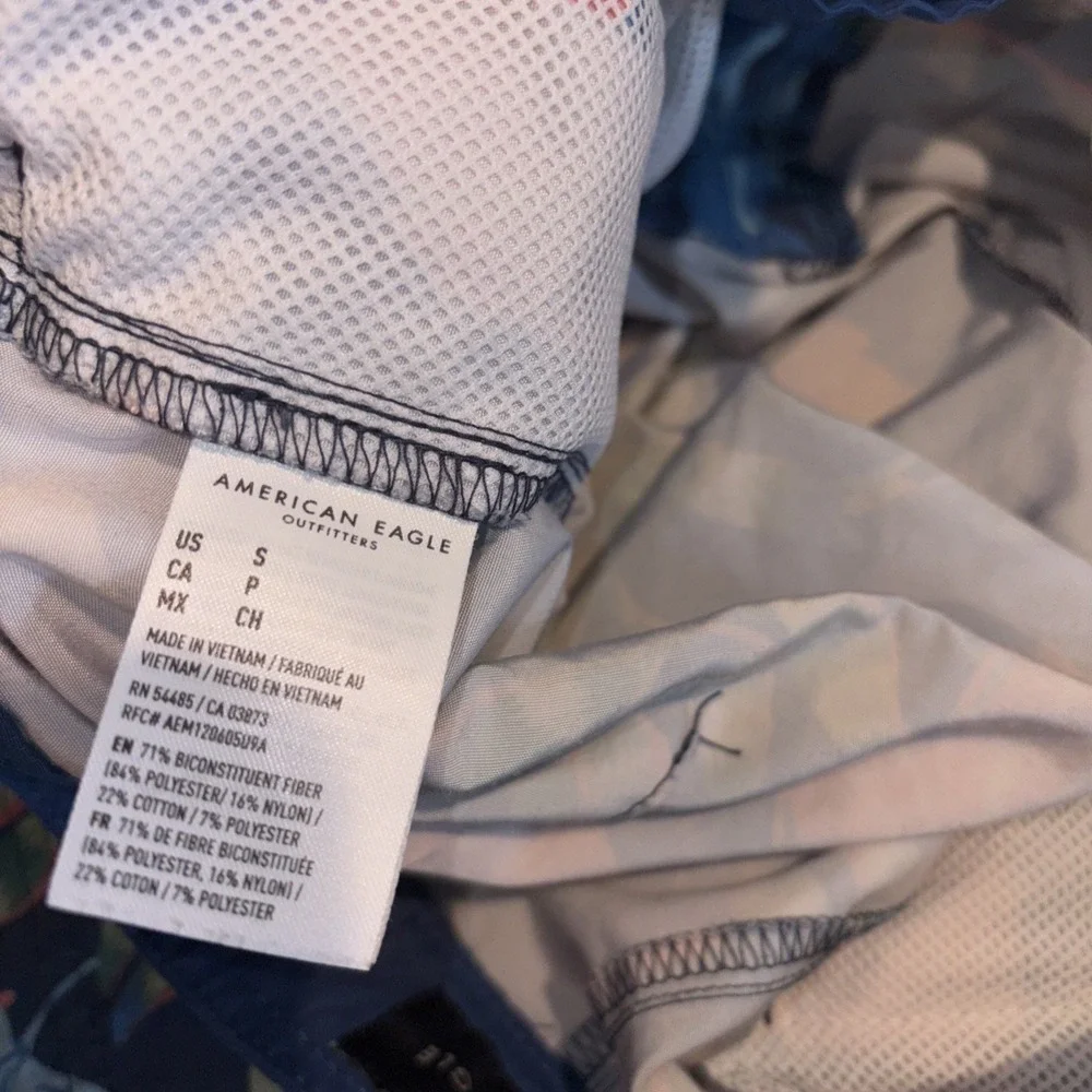 American Eagle Men Size S Blue Floral Polyester Blend Swim‎ Beach Board Shorts
